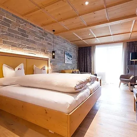 Alpenhotel Ischglerhof فندق