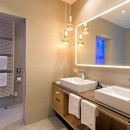Alpenhotel Ischglerhof فندق ايشجل