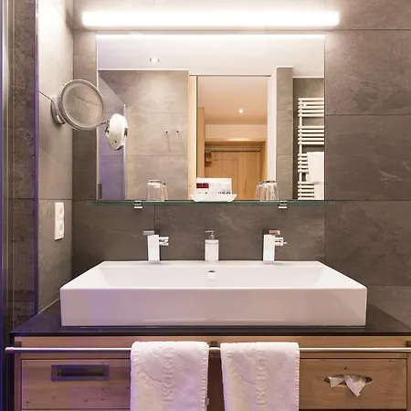 فندق Alpenhotel Ischglerhof ايشجل