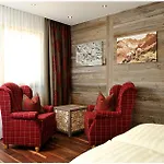 Отель Alpenhotel Ischglerhof 4*